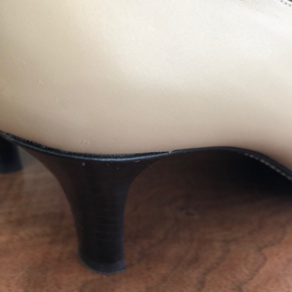 Beautiful Bruno Magli booties...creamy color. Sz7 - Picture 4 of 7